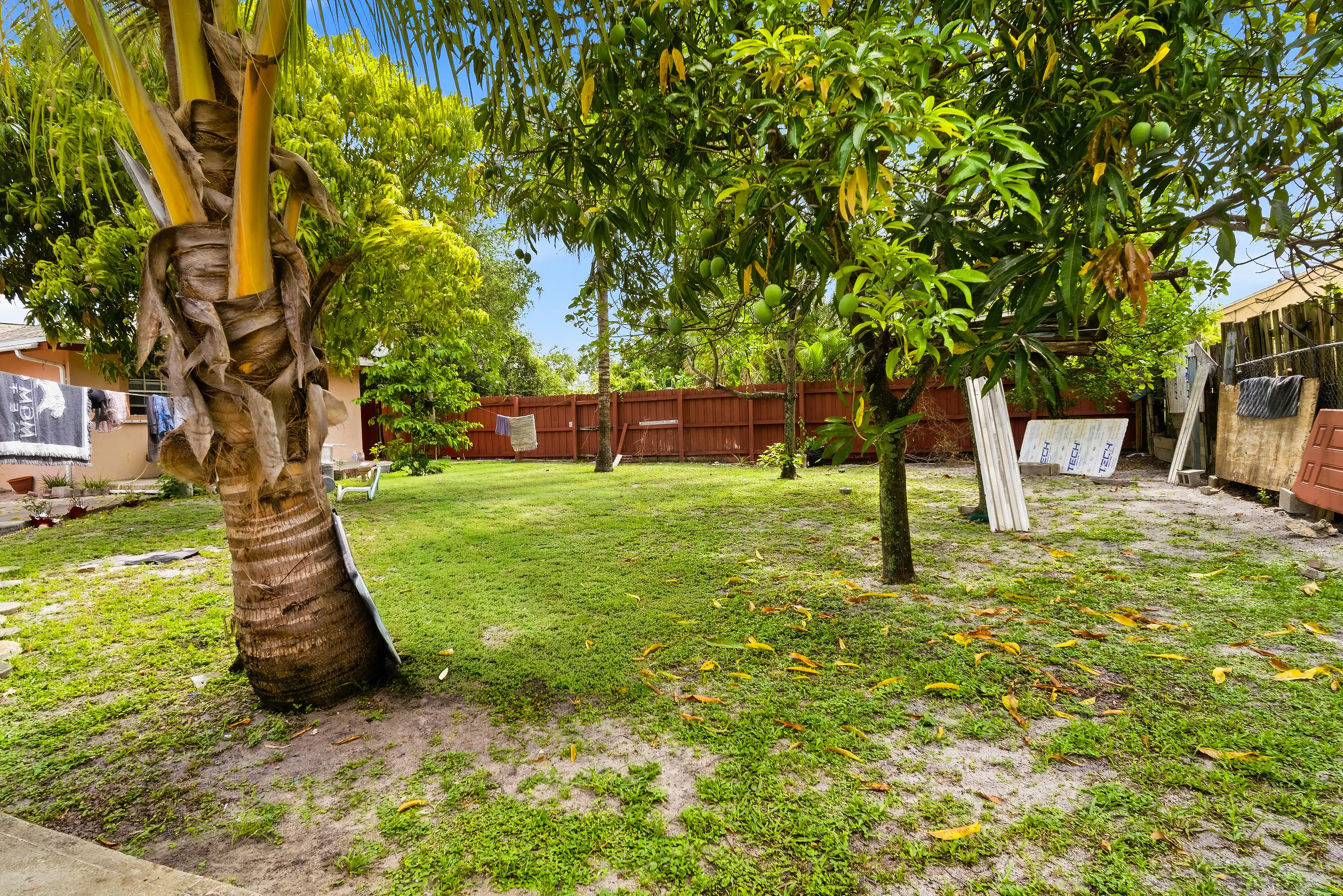 550 NE 37TH ST slideshow image